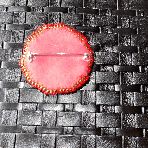 handmade women’s red brooch - Picture 4 of 4